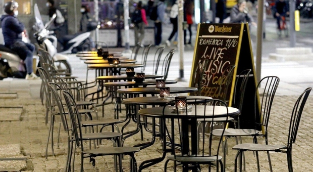 Roma, tavolini extra non più gratis per bar e ristoranti. L'assessora Lucarelli: «Applicata tariffa agevolata»