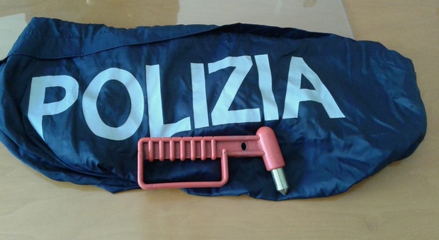 Urbino, blitz anti droga a scuola: studente denunciato per un martello