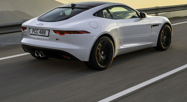 La Jaguar F-Type Coupe', pare sia una vettura da coppie adultere
