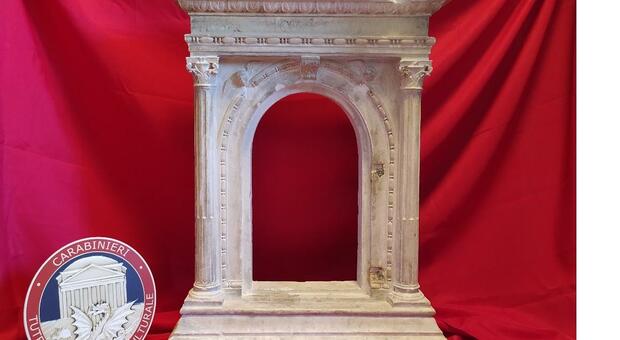 L'Aquila, ritrovato antico tabernacolo rubato durante il terremoto del 2009: un indagato per ricettazione