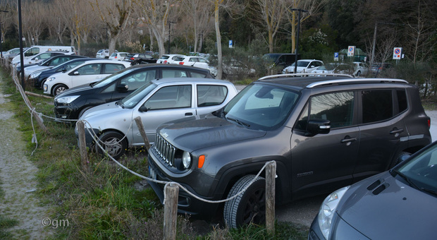 Portonovo rimane a numero chiuso ma grazie ad una app si può prenotare anche il parcheggio