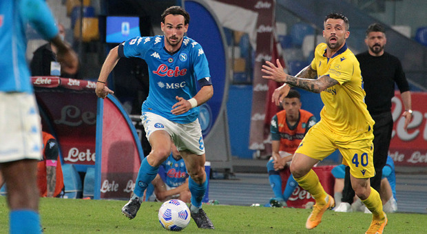 Napoli, notte da incubo: pareggia 1-1 col Verona al Maradona e dice addio alla Champions League