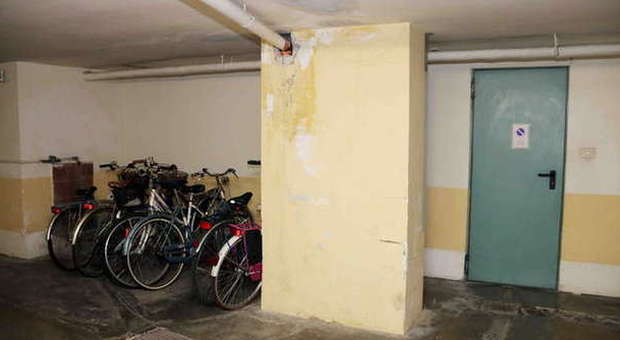 Il garage nel quale la donna ha lasciato la bicicletta