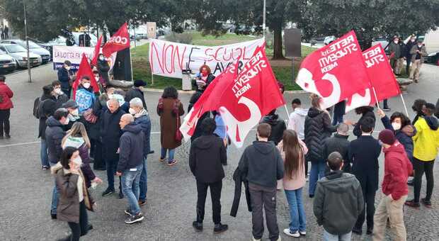 Studenti in piazza per la morte di Lorenzo Parelli, deceduto durante l'alternanza scuola-lavoro