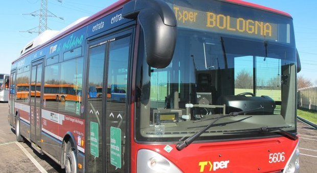 Bologna, molesta 15enne sull'autobus: arrestato un romeno di 35 anni