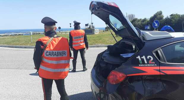 Controlli dei carabinieri a Portonovo