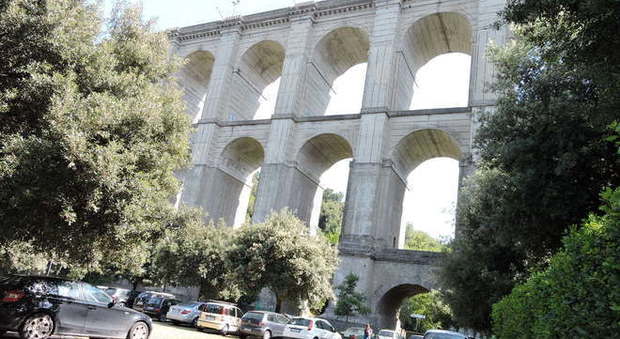 Roma, ragazzo di 25 anni si suicida dal ponte di Ariccia