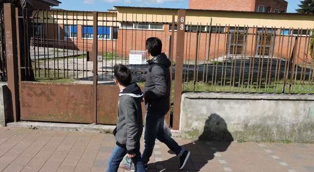 Artena, scuola media devastata dai vandali: seicento studenti tornano a casa