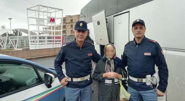 A 90 anni viaggia da sola da Roma a Ragusa e dorme in stazione, anziana aiutata dai poliziotti