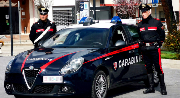 Donna coraggiosa fa arrestare il suo aguzzino: va all'appuntamento con un microfono collegato ai carabinieri