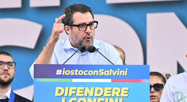 https://statics.cedscdn.it/photos/MED/84/57/8398457_06145525_salvini_pontida_oggi.jpg