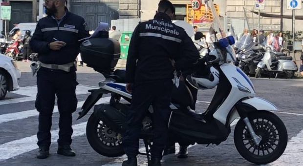 Napoli, sorpreso a bordo di un'auto senza assicurazione: deve scontare 5 anni di carcere