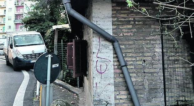 Roma, il Comune perde la casa dimenticata: famiglia acquisisce immobile pubblico costruito su uno spartitraffico