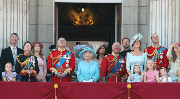 Regina Elisabetta, il patrimonio dei Windsor in 33 testamenti segreti: spuntano 211 milioni di euro