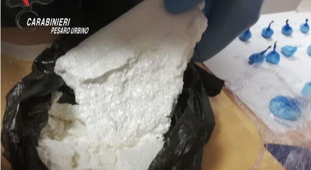 Pesaro, colpo grosso allo spaccio: arrestato con un chilo di cocaina