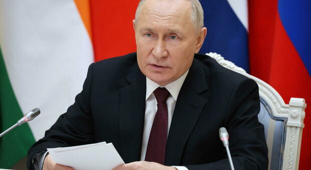Vladimir Putin vola in Arabia Saudita ed Emirati Arabi: guerre e petrolio al centro del vertice