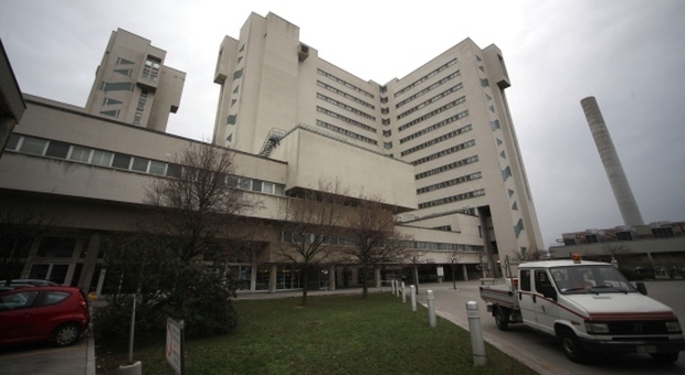 Trieste, incendio in ospedale nella notte: 37 pazienti evacuati