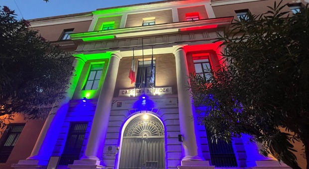 Bari, monumenti colorati d'azzurro e Tricolore per l’arrivo in città dei ragazzi di Spalletti