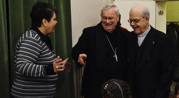 Il vescovo Bassetti in visita alla Caritas