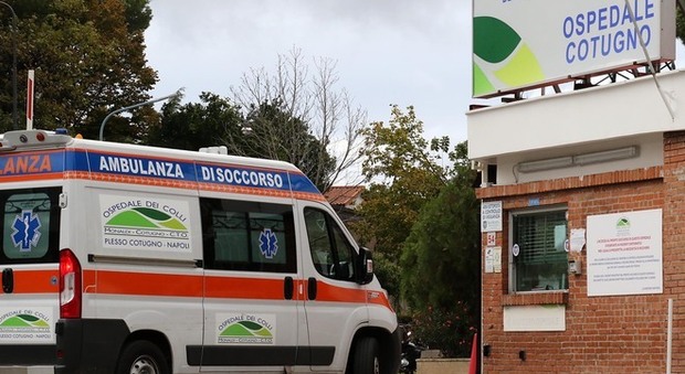 Covid a Napoli, ospedali pieni: più posti letto al Cotugno ma l'emergenza rimane