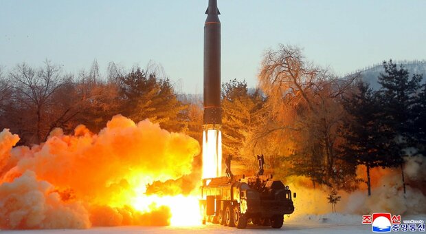 Missile balistico Corea del Nord lanciato nel Mar del Giappone: la denuncia dell'esercito di Seul