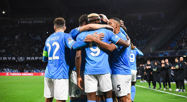 L'abbraccio dei giocatori del Napoli dopo un gol (Foto Ssc Napoli)