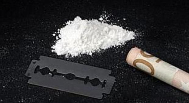Ancona, pedinato fino in albergo gli trovano 25 grammi di cocaina