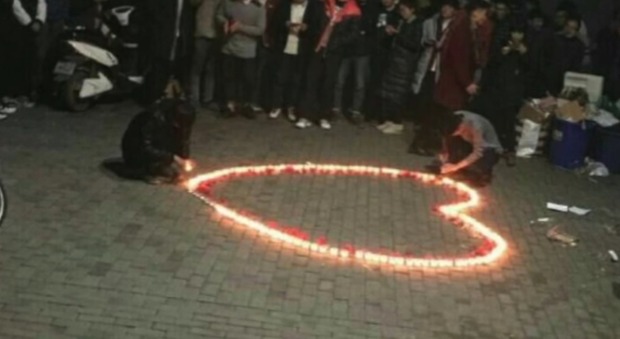Il cuore di candele a Zhengzhou