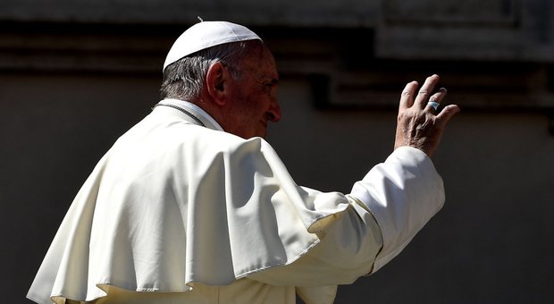 Papa Francesco boccia il reddito di cittadinanza, non aiuta a sviluppare un Paese