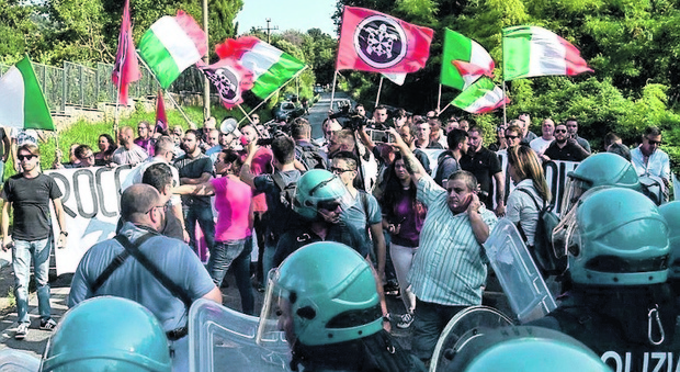 Manifestazione di CasaPound a Trieste: «Vergognoso». Scoppia il caso