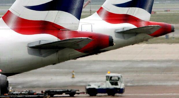 Sistema controllo traffico in tilt: caos voli in Gran Bretagna