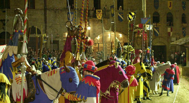 Un'immagine di repertorio delle feste medievali di Offagna che quest'anno saranno spalmate su tutta l'estate