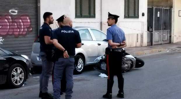 Carabinieri e polizia sul luogo dell'agguato