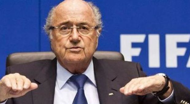 Vertici Fifa accusati di corruzione: 6 arresti in Svizzera, indagato Blatter