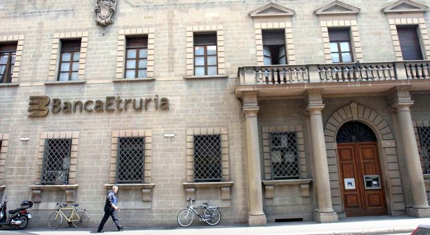 Crac banche, la ex Etruria verso la bancarotta: perquisizioni in 15 società che hanno ricevuti fidi