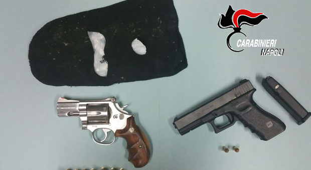 Boscoreale, due pistole cariche in casa: arrestato minorenne