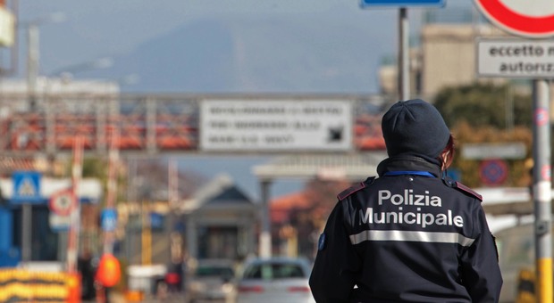 Napoli: controlli antiterrorismo alla base Usa, traffico in tilt a Capodichino