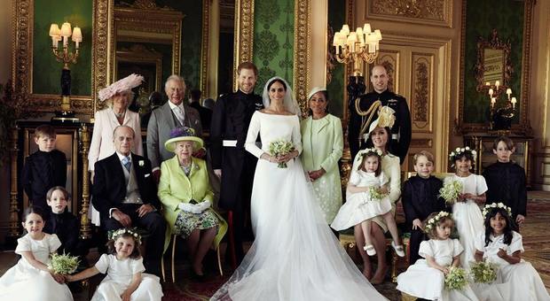 Royal Wedding, il ritratto di famiglia è virale ma piovono le critiche: «Attenzione, manca qualcosa»