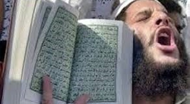 Il piano di Macron per controllare l'Islam in Francia parte dalla trasparenza finanziaria delle moschee