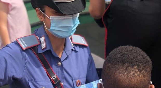 Carabinieri donano gadget e giochi a pazienti Bambino Gesù