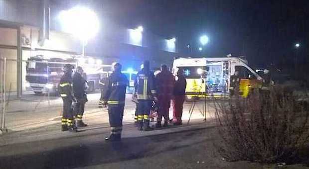 Ancona, muore vigile del fuoco colpito da improvviso malore mentre spegne incendio