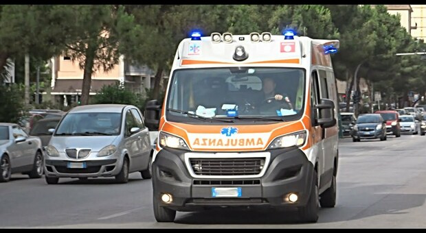Caldo killer, malore fulminante mentre passeggia: anziano crolla sul marciapiede a Porto D'Ascoli e muore. Foto d'archivio