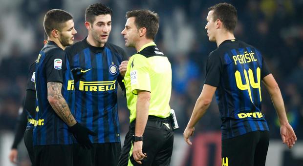 Inter, pañolada contro gli arbitri. Kondogbia: "Giustizia per Théo"