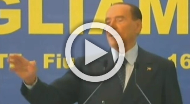 "I tuoi occhi come le rondini", Berlusconi insegna i complimenti al nipotino: "La mamma non me lo manda più"