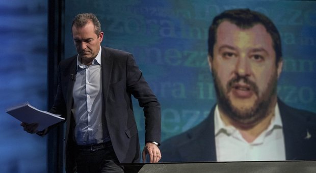 De Magistris, bordate su Salvini: «Con lui deriva autoritaria e razzista»