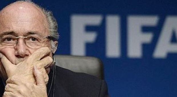 Usa, vertici Fifa accusati di corruzione: sei arresti in Svizzera, indagato Blatter L'Uefa chiede rinvio delle elezioni
