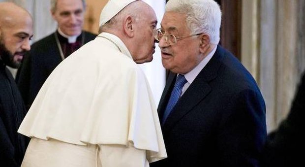 Il palestinese Abu Mazen si affida ai buoni uffici di Papa Francesco: «Contiamo su di lei»
