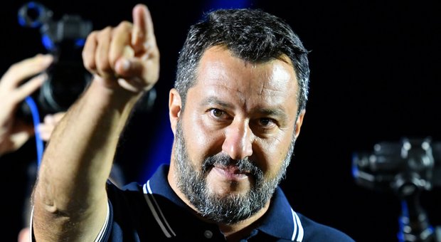 immagine Salvini: «Voglio pieni poteri». E convoca i suoi: elezioni o in piazza