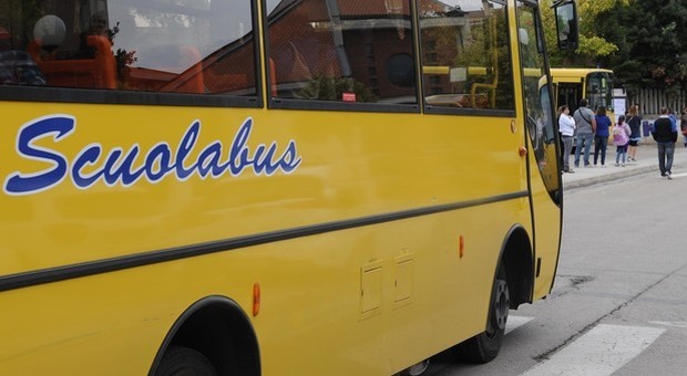 L'alunno è «troppo maleducato»: sospeso dal servizio scuolabus per un mese