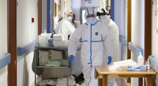 Senigallia, quinto morto di Coronavirus alla casa di riposo: «Ci servono subito mascherine e tute»